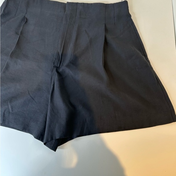 Zara black Pleated Shorts - Picture 3 of 8